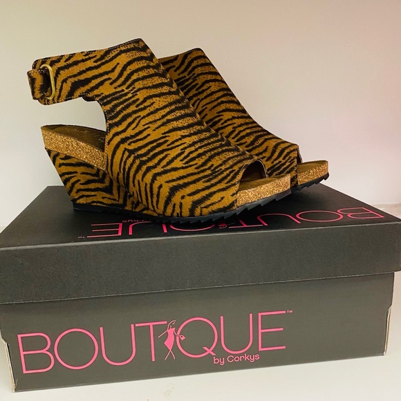 Boutique by Corkys Tiger print Wedge sandals - Picture 2 of 3